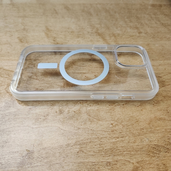 OtterBox Symmetry Series Case for MagSafe for Apple iPhone 15 / 14 / 13 - Clear - Picture 4 of 6